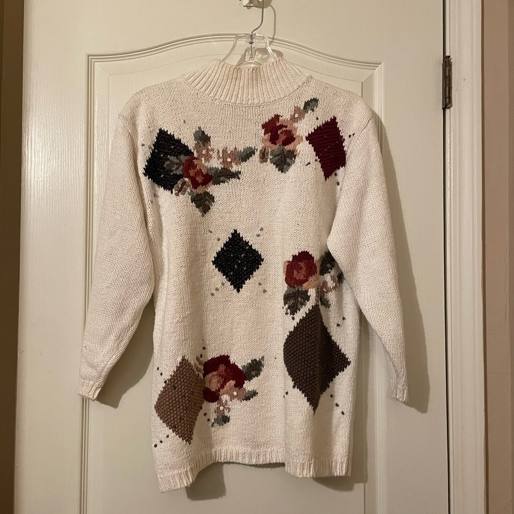 Vintage Hand Knit Chrysantheme Sweater  Size L Off White Floral Mauve Romantic